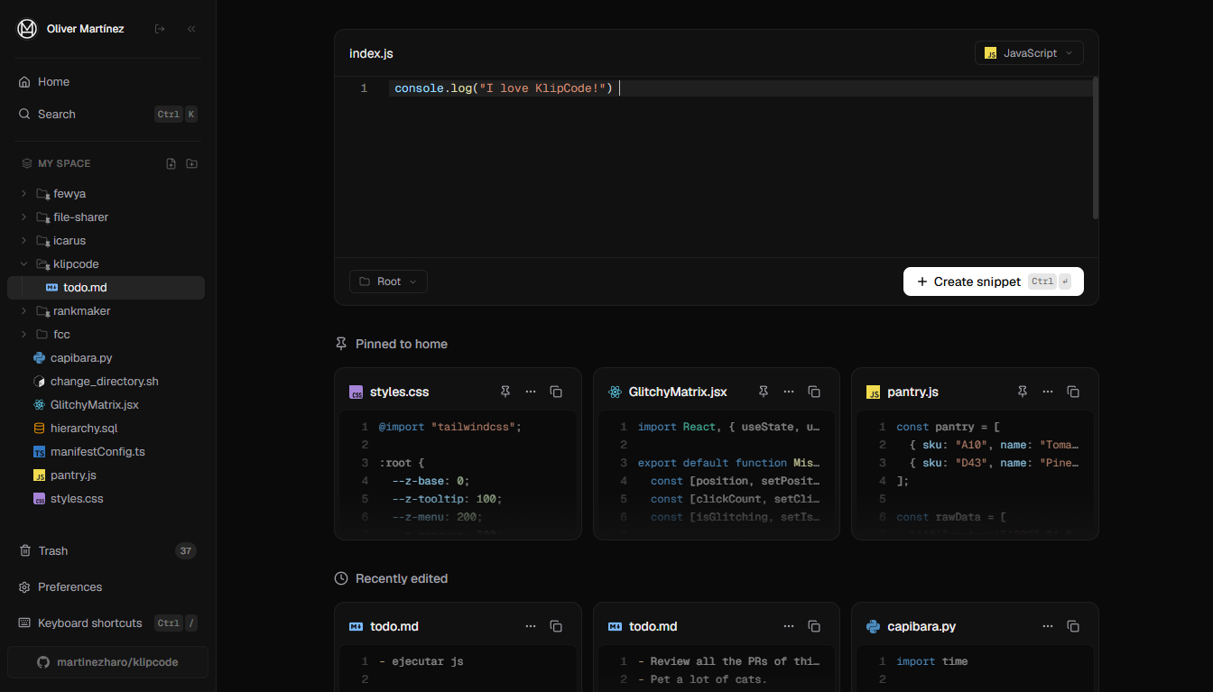 KlipCode snippet manager interface: folder sidebar and code editor with syntax highlighting